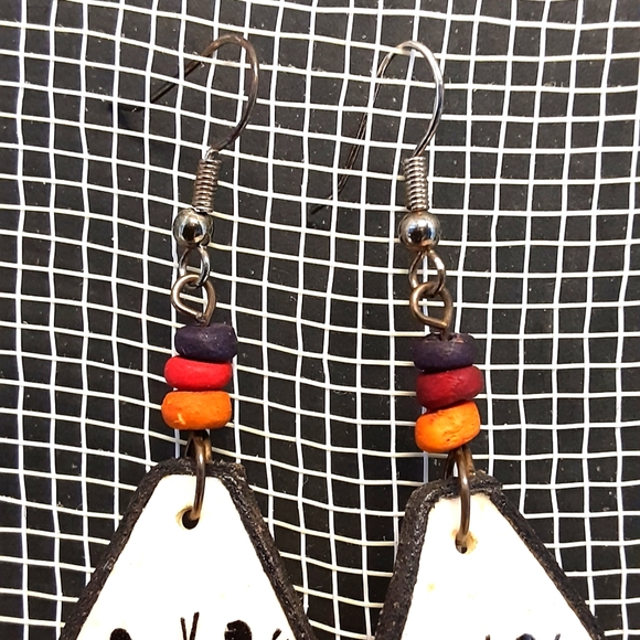 Vintage Earrings Tribal Design - Picture 4 of 8